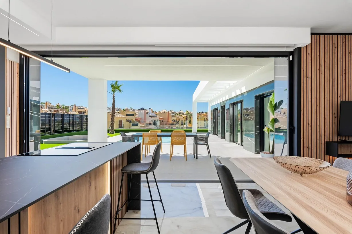 3 bedroom villa for sale - Bentley Hurst