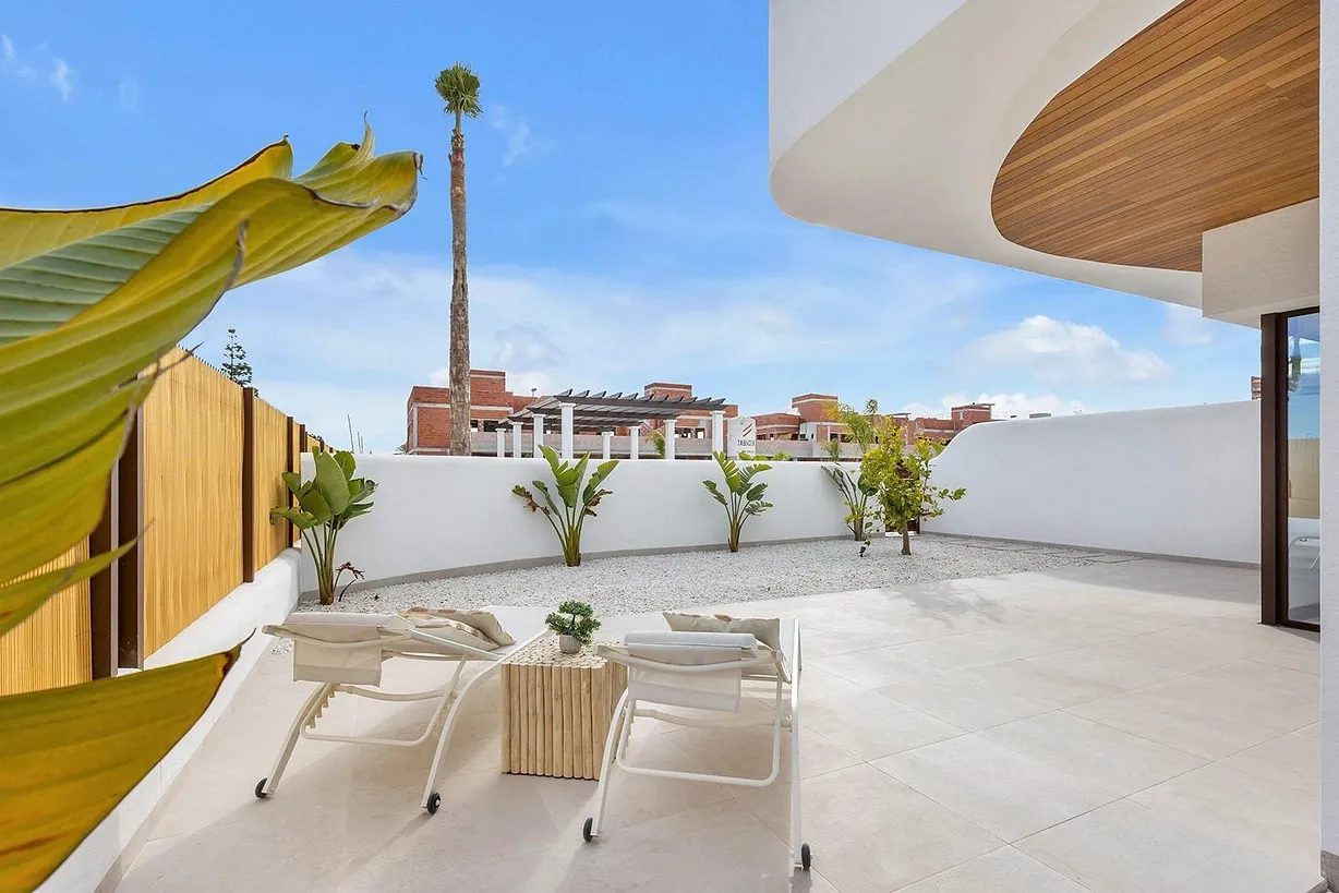 3 bedroom villa for sale - Bentley Hurst
