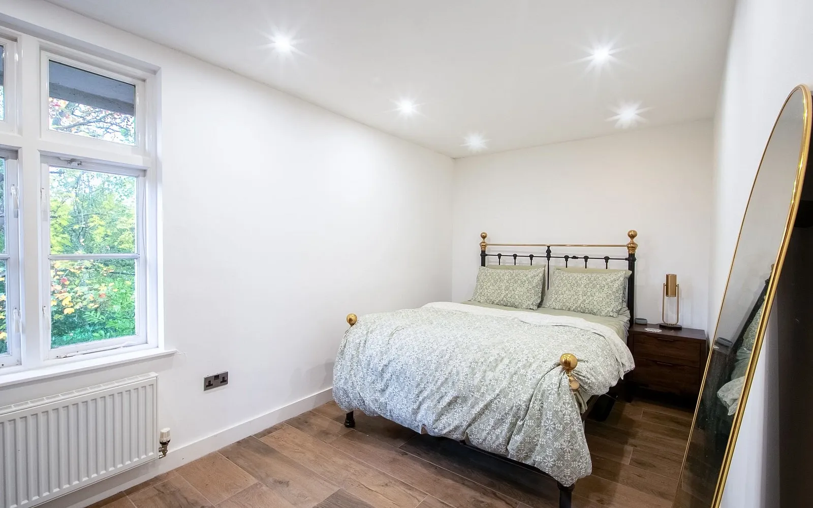 2 bedroom flat for sale - Bentley Hurst