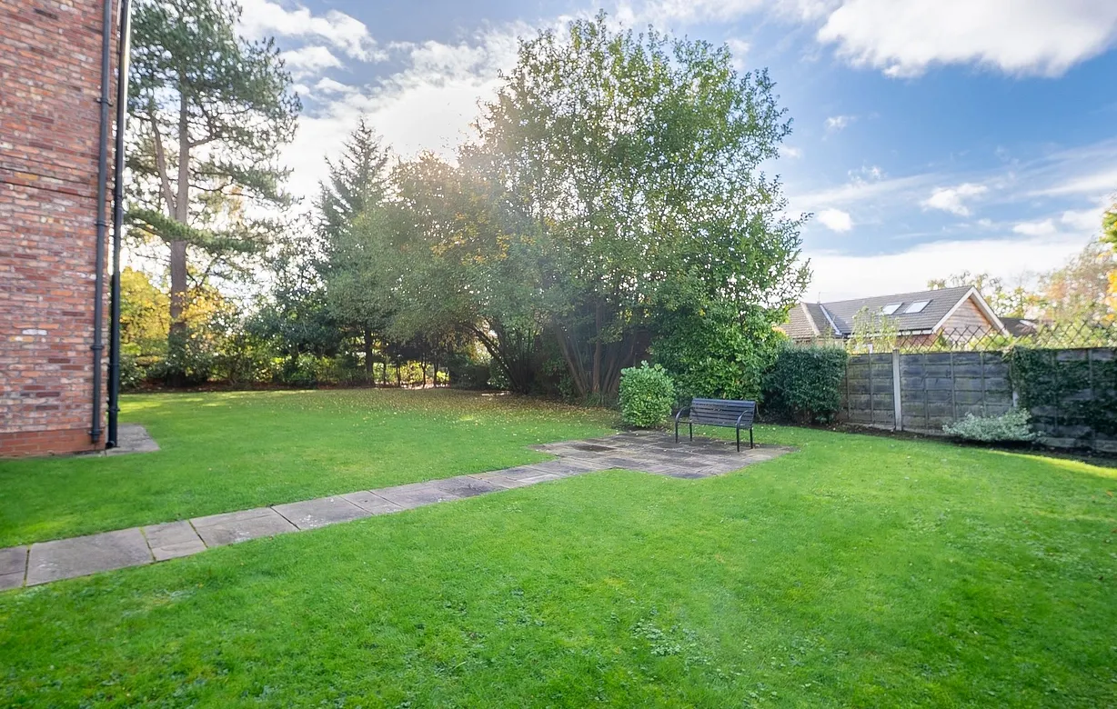 2 bedroom flat for sale - Bentley Hurst