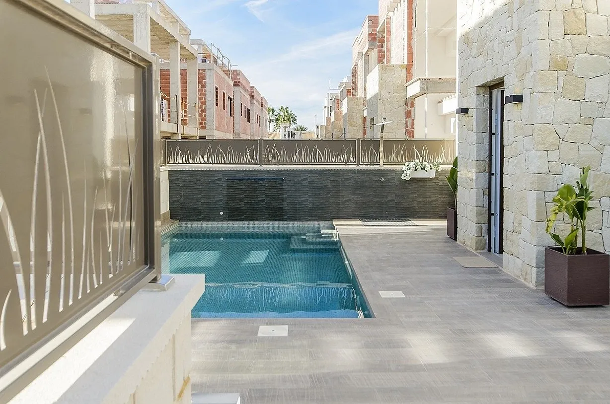 5 bedroom villa for sale - Bentley Hurst
