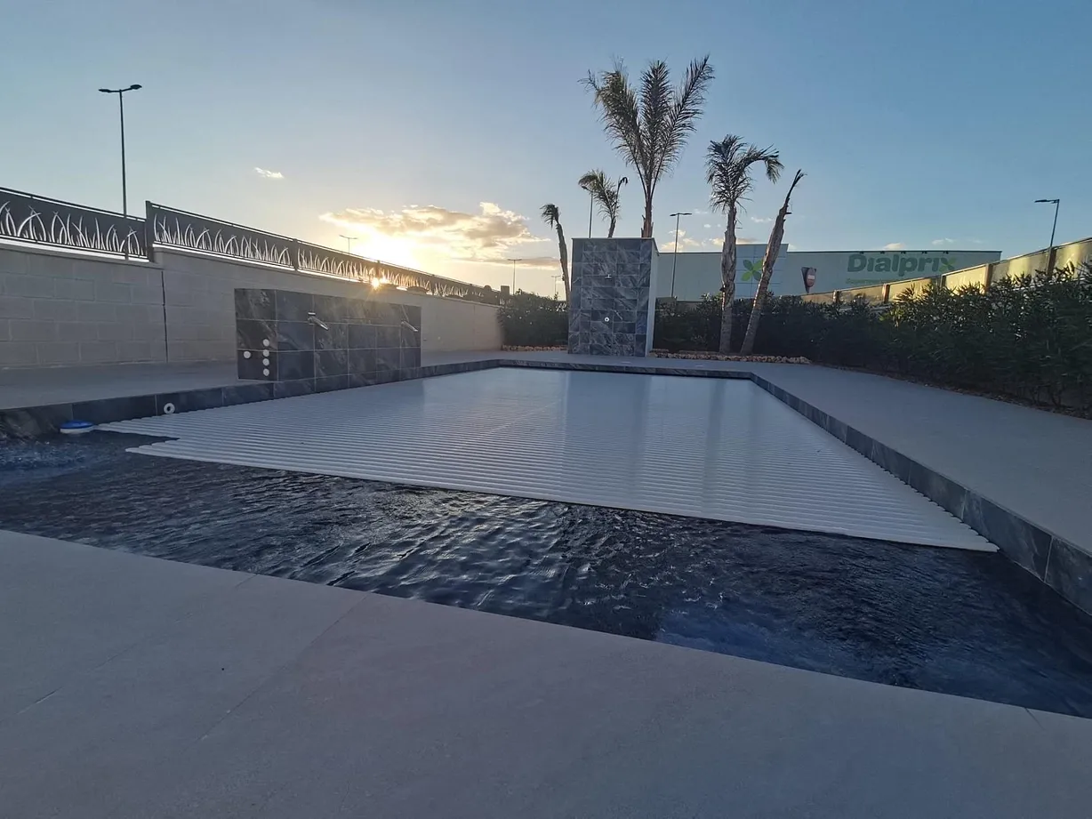 5 bedroom villa for sale - Bentley Hurst