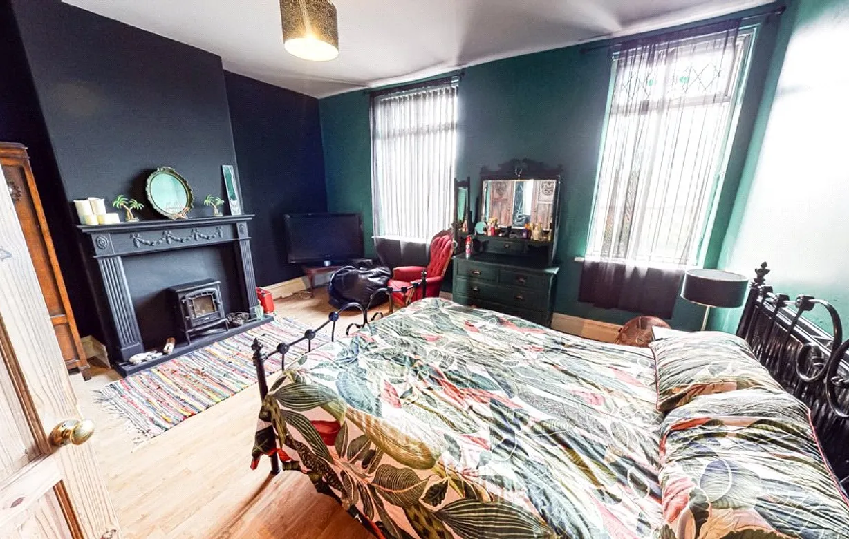 3 bedroom house for sale - Bentley Hurst