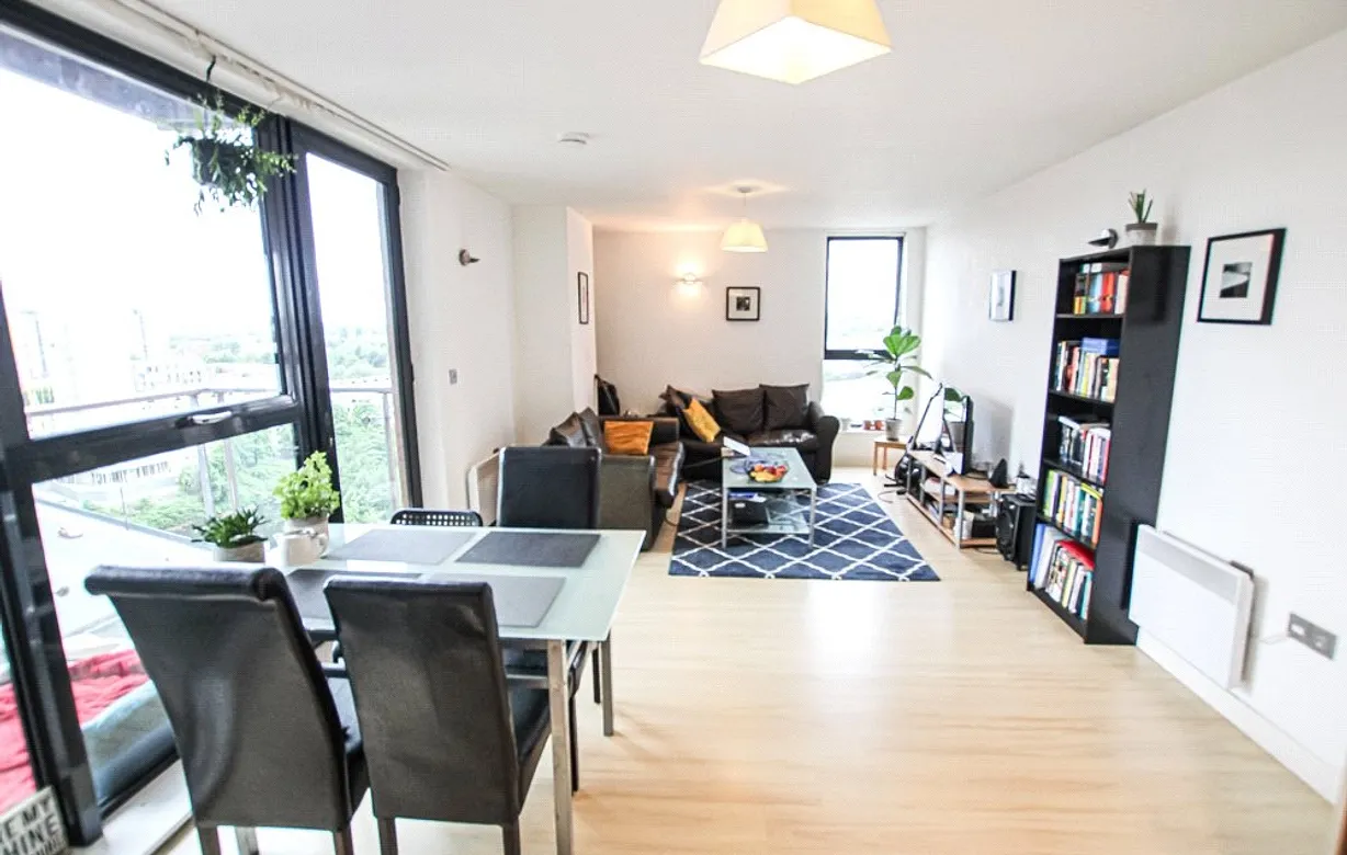 2 bedroom apartment to rent - Bentley Hurst