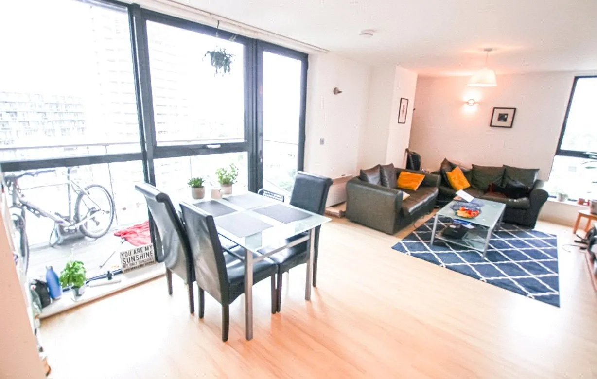 2 bedroom apartment to rent - Bentley Hurst