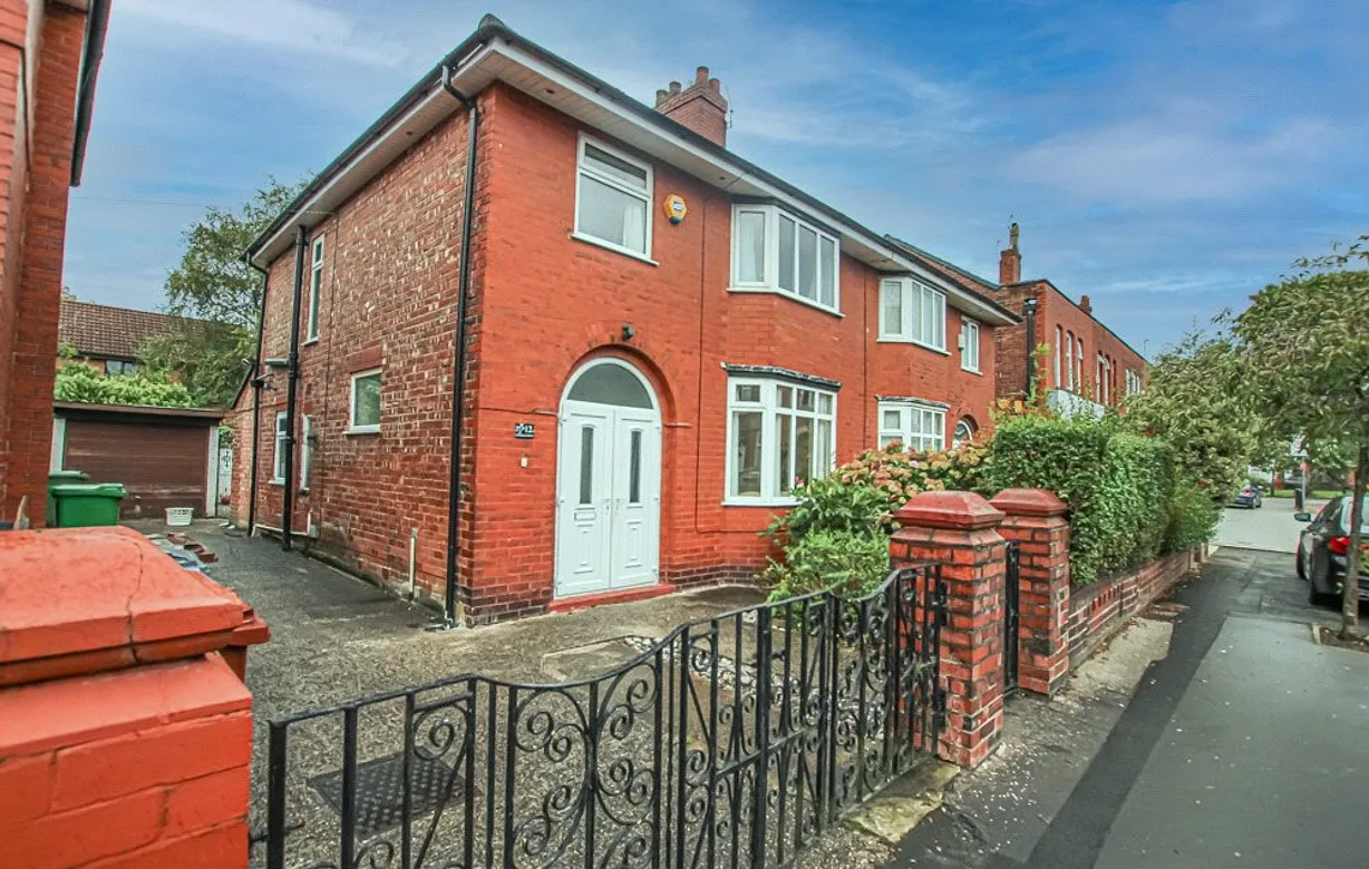 3 bedroom house for sale - Bentley Hurst