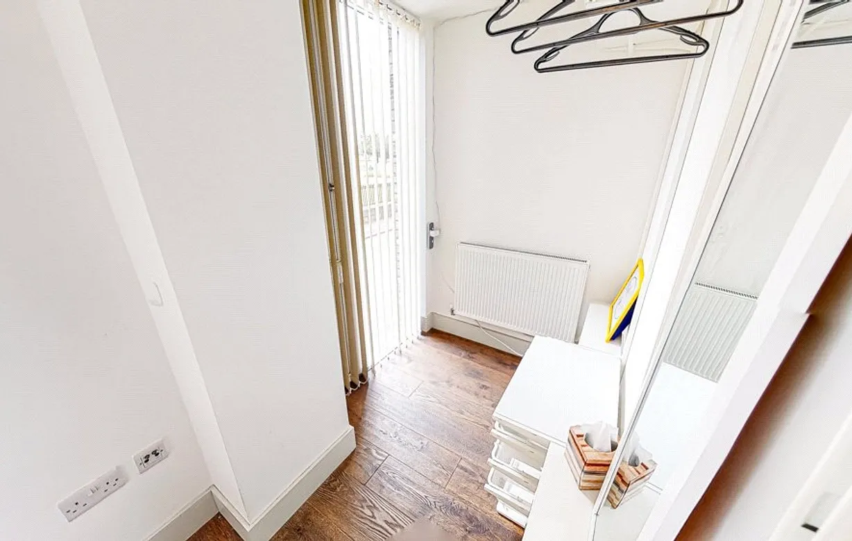 2 bedroom townhouse for sale - Bentley Hurst