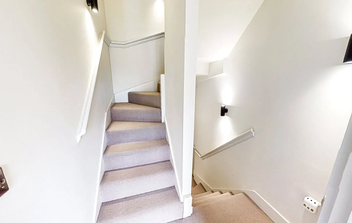 2 bedroom townhouse for sale - Bentley Hurst