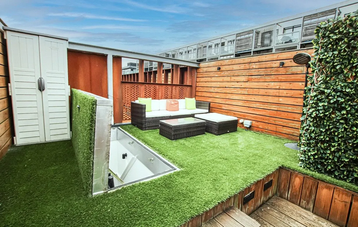 2 bedroom townhouse for sale - Bentley Hurst