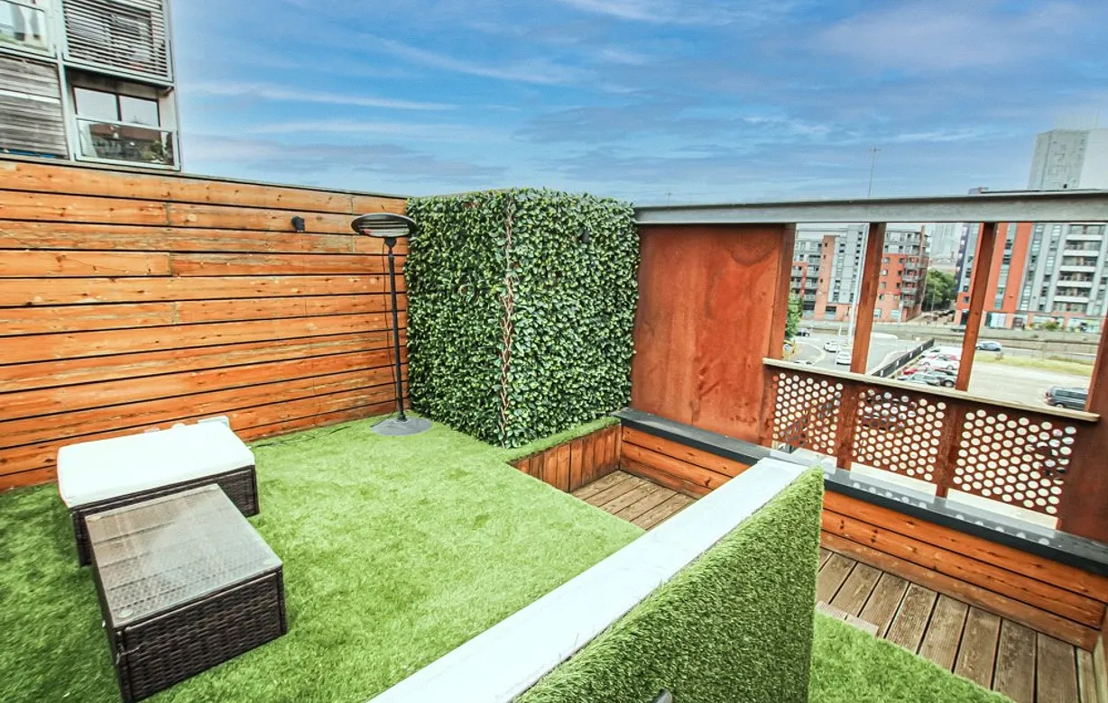 2 bedroom townhouse for sale - Bentley Hurst