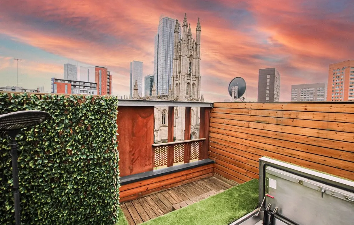 2 bedroom townhouse for sale - Bentley Hurst