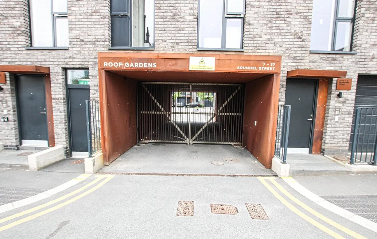 2 bedroom townhouse for sale - Bentley Hurst