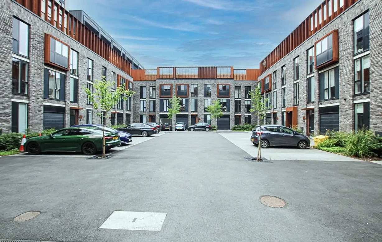 2 bedroom townhouse for sale - Bentley Hurst