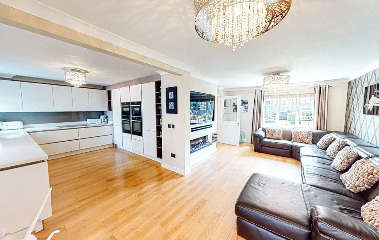 4 bedroom house for sale - Bentley Hurst