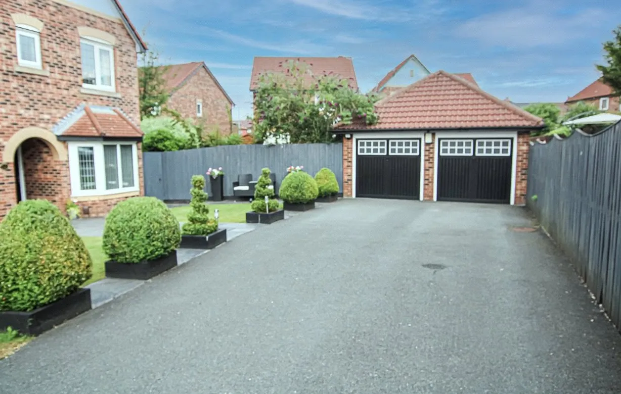 4 bedroom house for sale - Bentley Hurst
