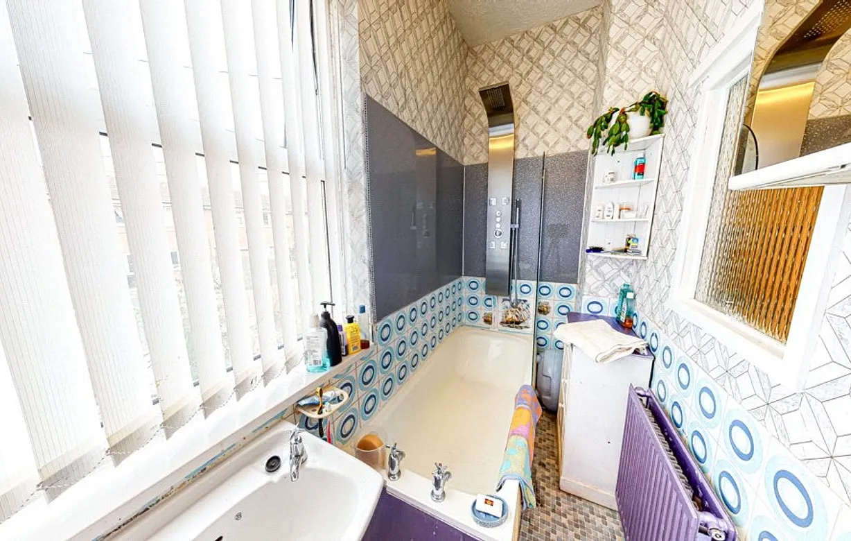 2 bedroom house for sale - Bentley Hurst