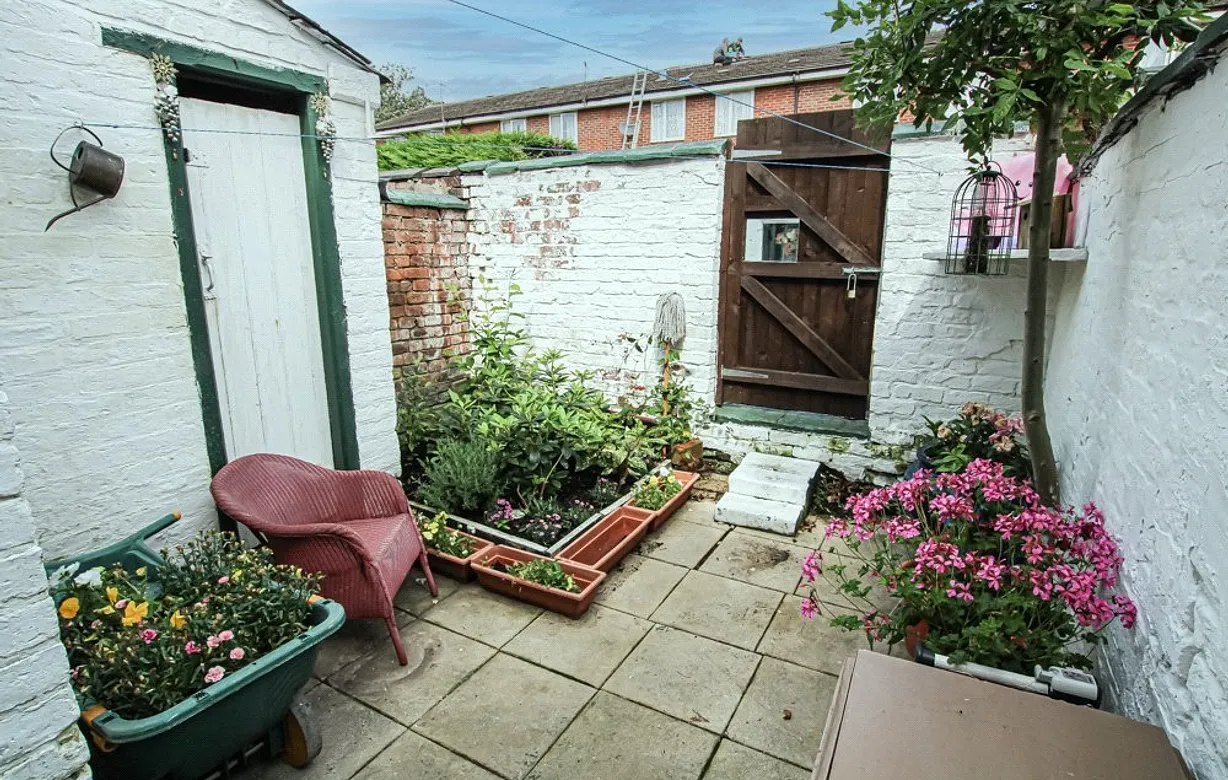 2 bedroom house for sale - Bentley Hurst