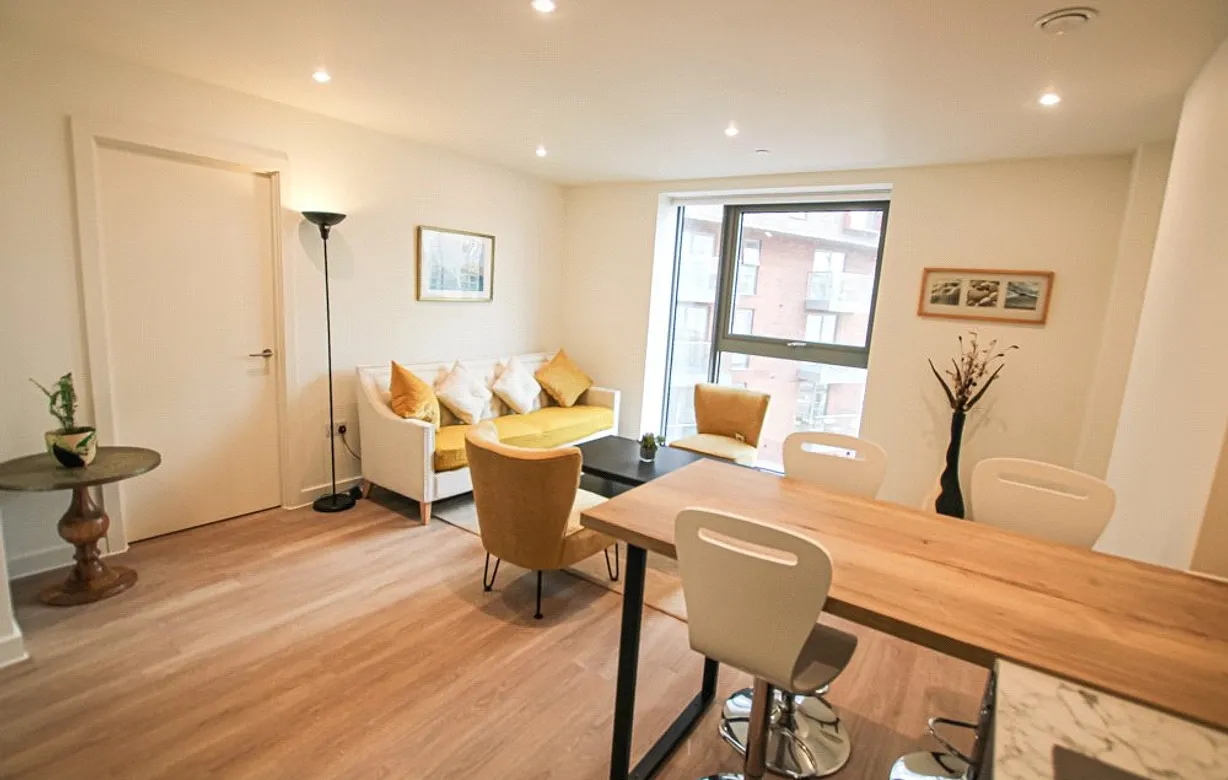 2 bedroom apartment to rent - Bentley Hurst