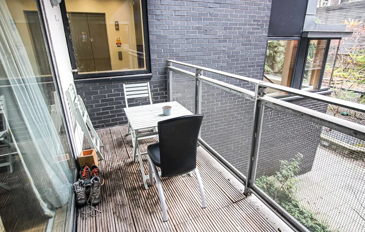 2 bedroom apartment to rent - Bentley Hurst