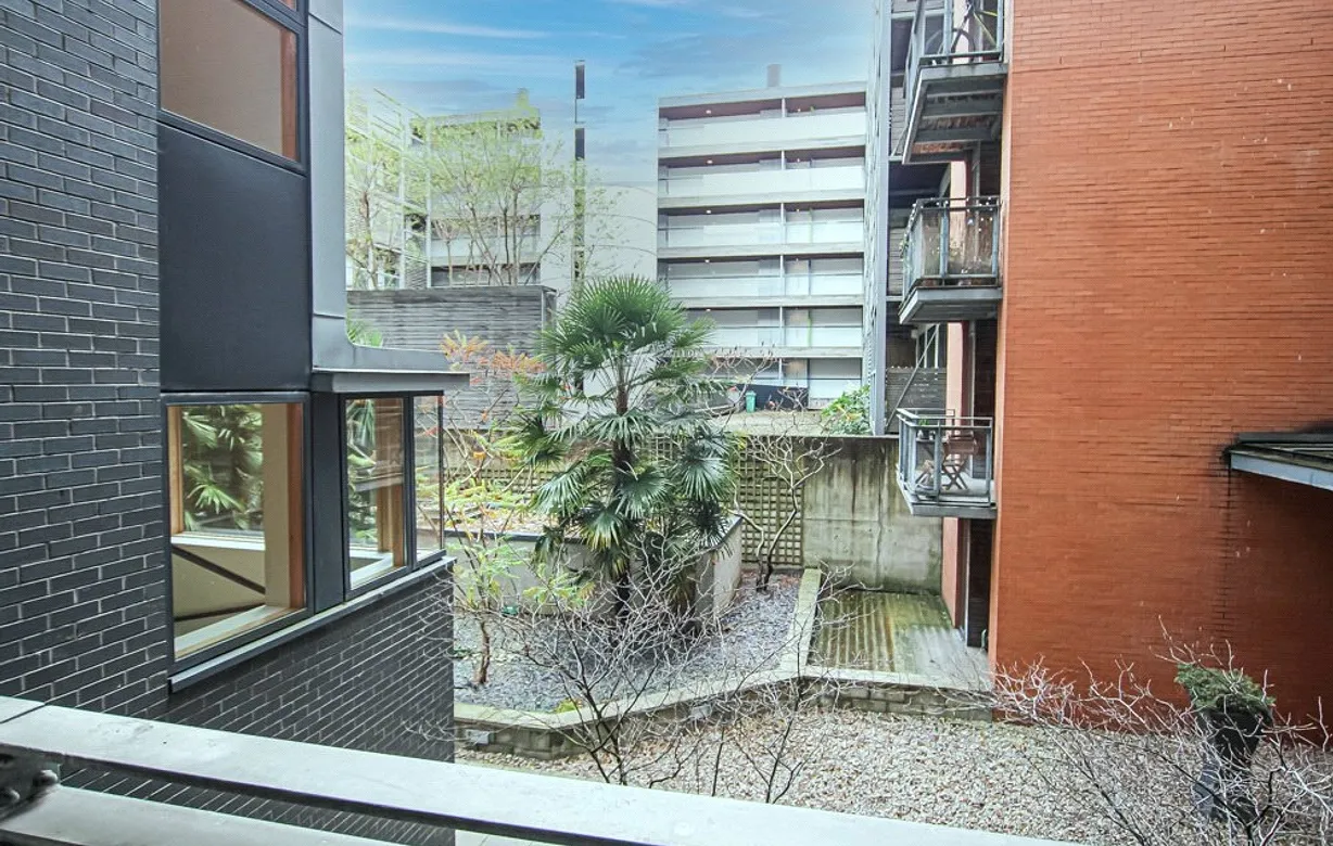 2 bedroom apartment to rent - Bentley Hurst