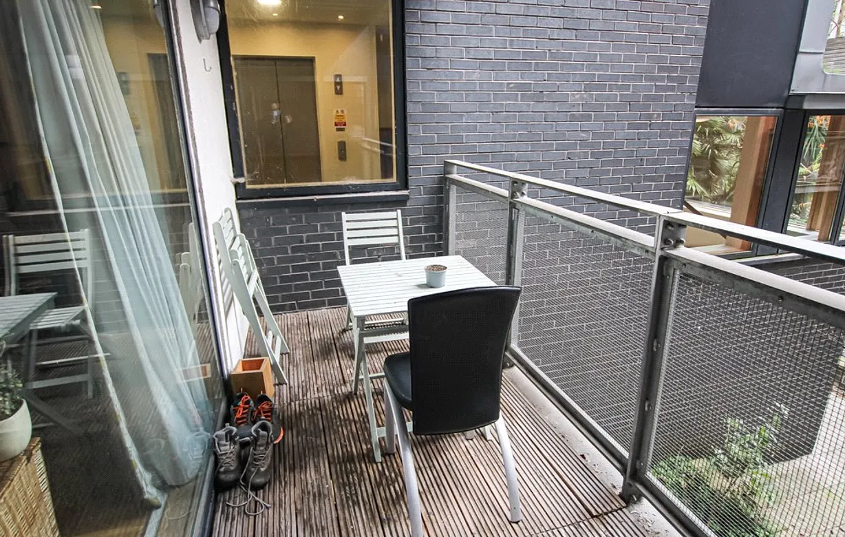 2 bedroom apartment to rent - Bentley Hurst