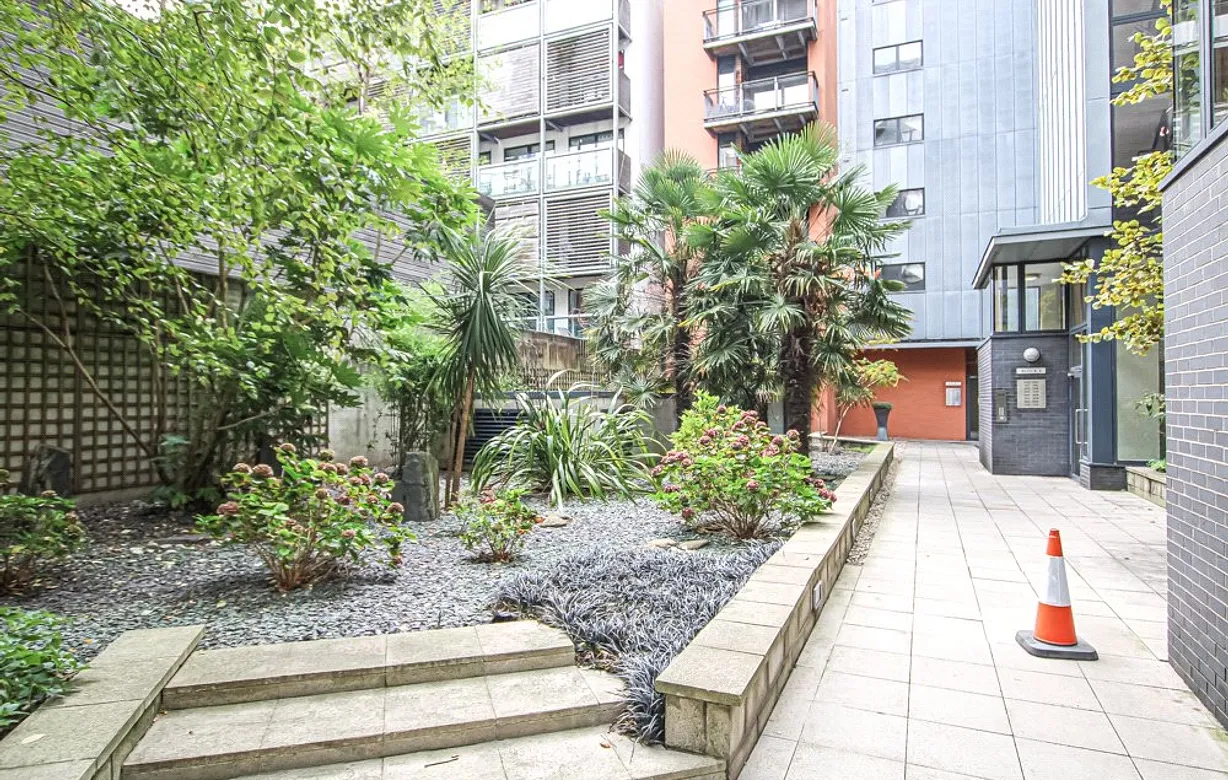 2 bedroom apartment to rent - Bentley Hurst