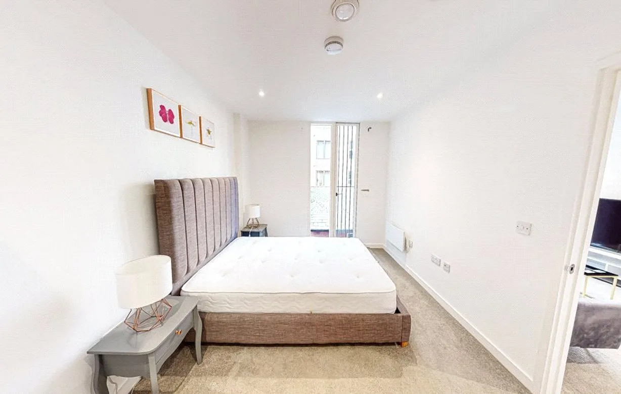 2 bedroom apartment to rent - Bentley Hurst