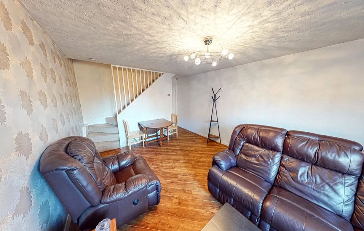 2 bedroom house for sale - Bentley Hurst