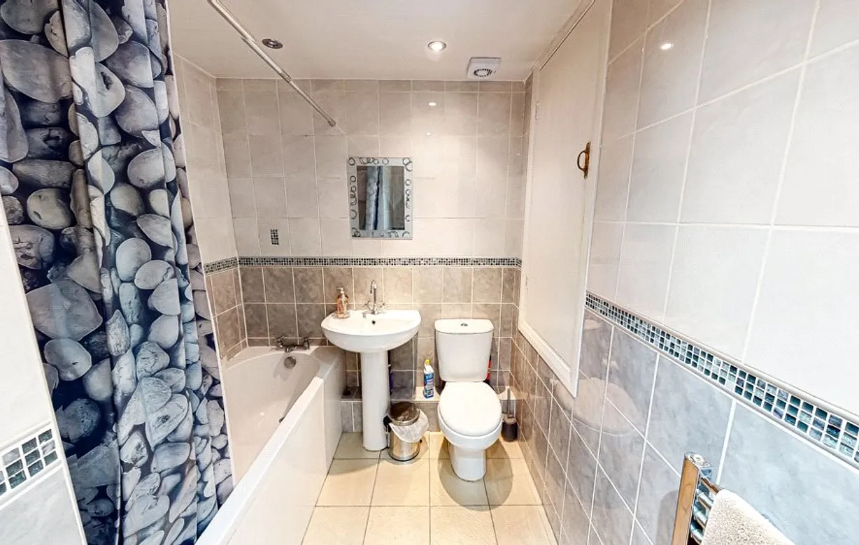 2 bedroom house for sale - Bentley Hurst