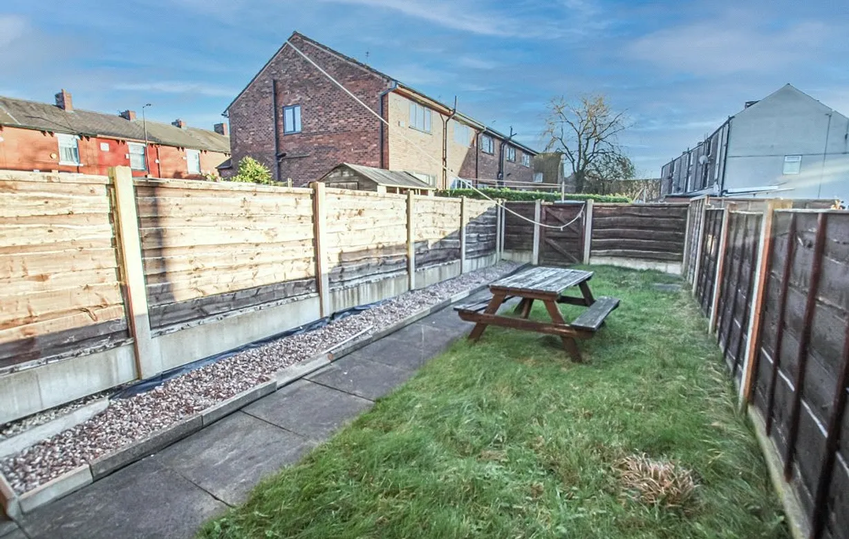 2 bedroom house for sale - Bentley Hurst