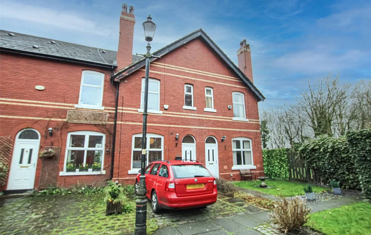 2 bedroom house for sale - Bentley Hurst