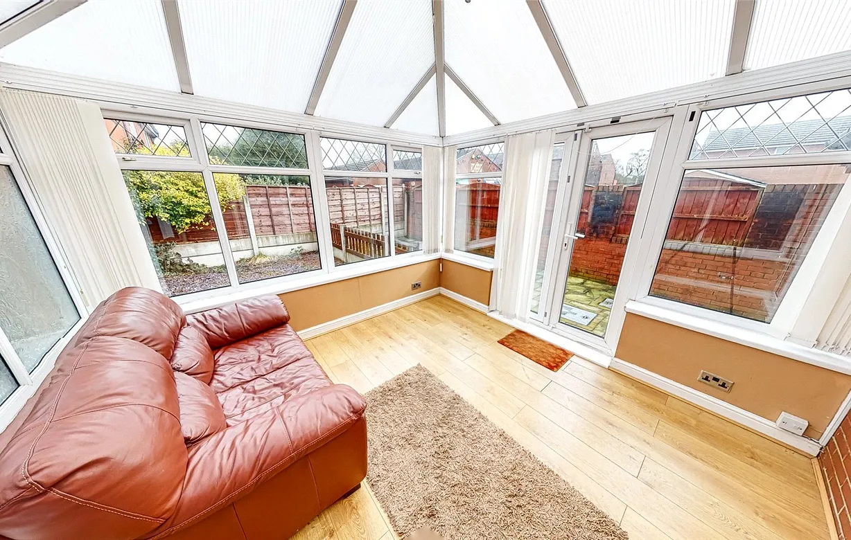 2 bedroom house for sale - Bentley Hurst