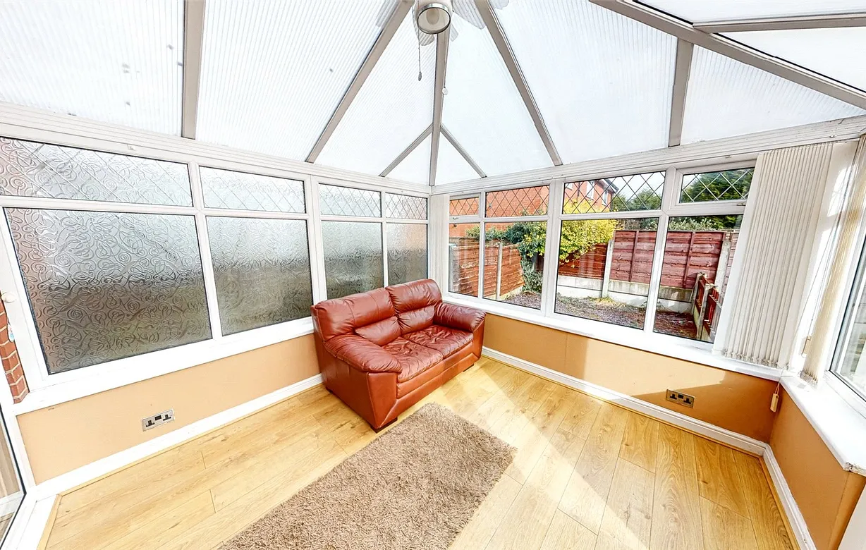 2 bedroom house for sale - Bentley Hurst