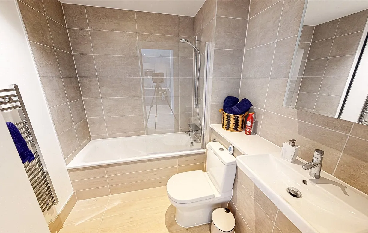 2 bedroom apartment to rent - Bentley Hurst