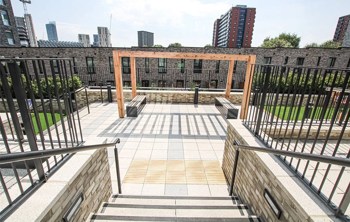 2 bedroom apartment to rent - Bentley Hurst