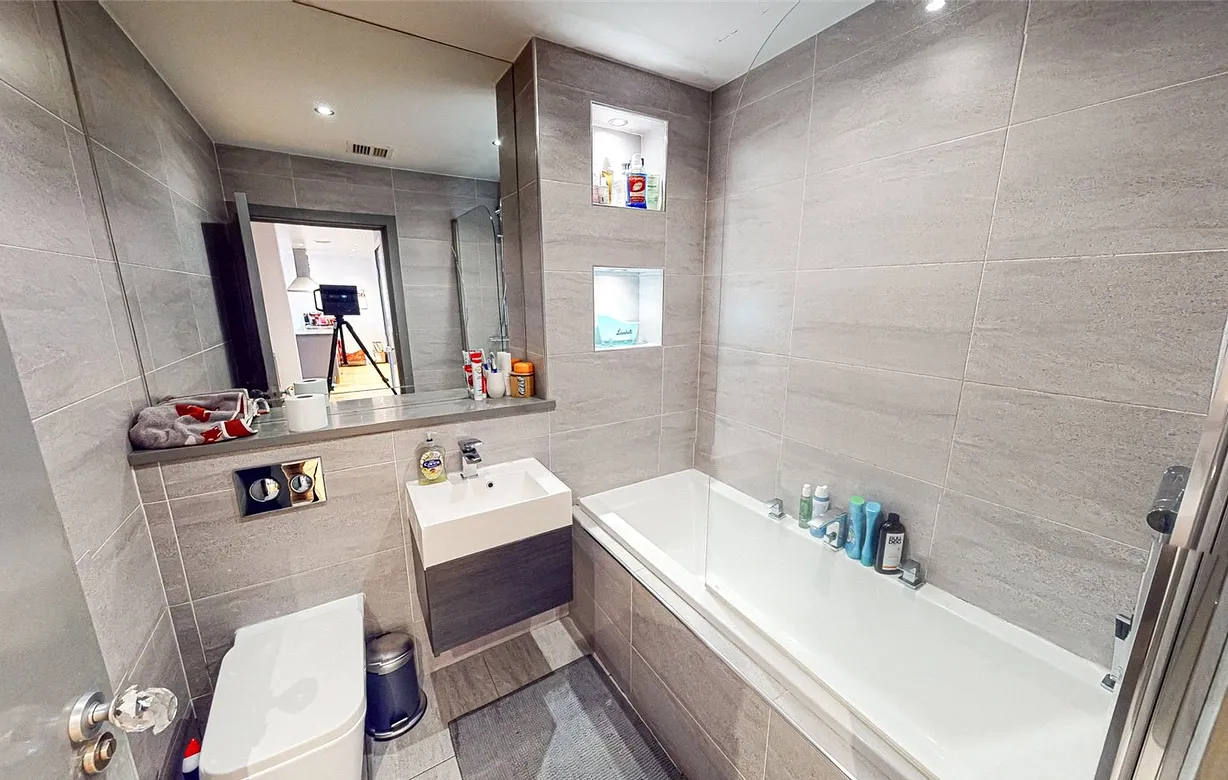 2 bedroom apartment to rent - Bentley Hurst