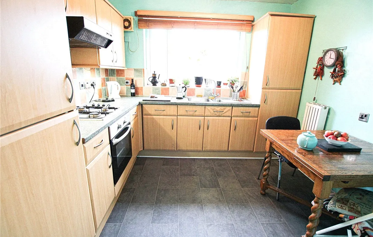 2 bedroom maisonette to rent - Bentley Hurst