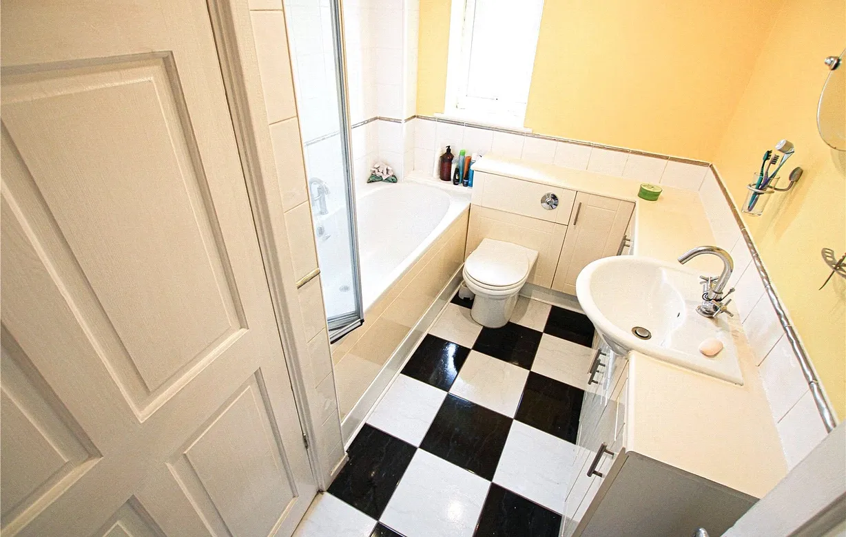 2 bedroom maisonette to rent - Bentley Hurst