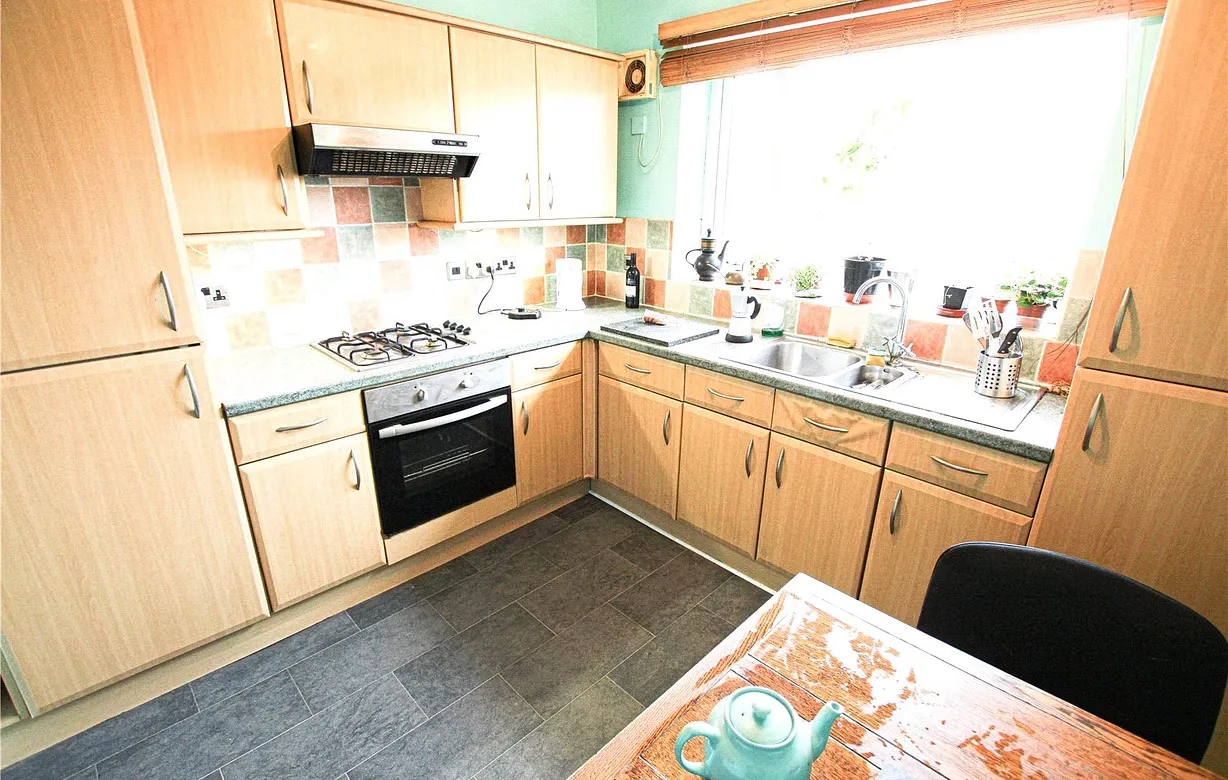 2 bedroom maisonette to rent - Bentley Hurst