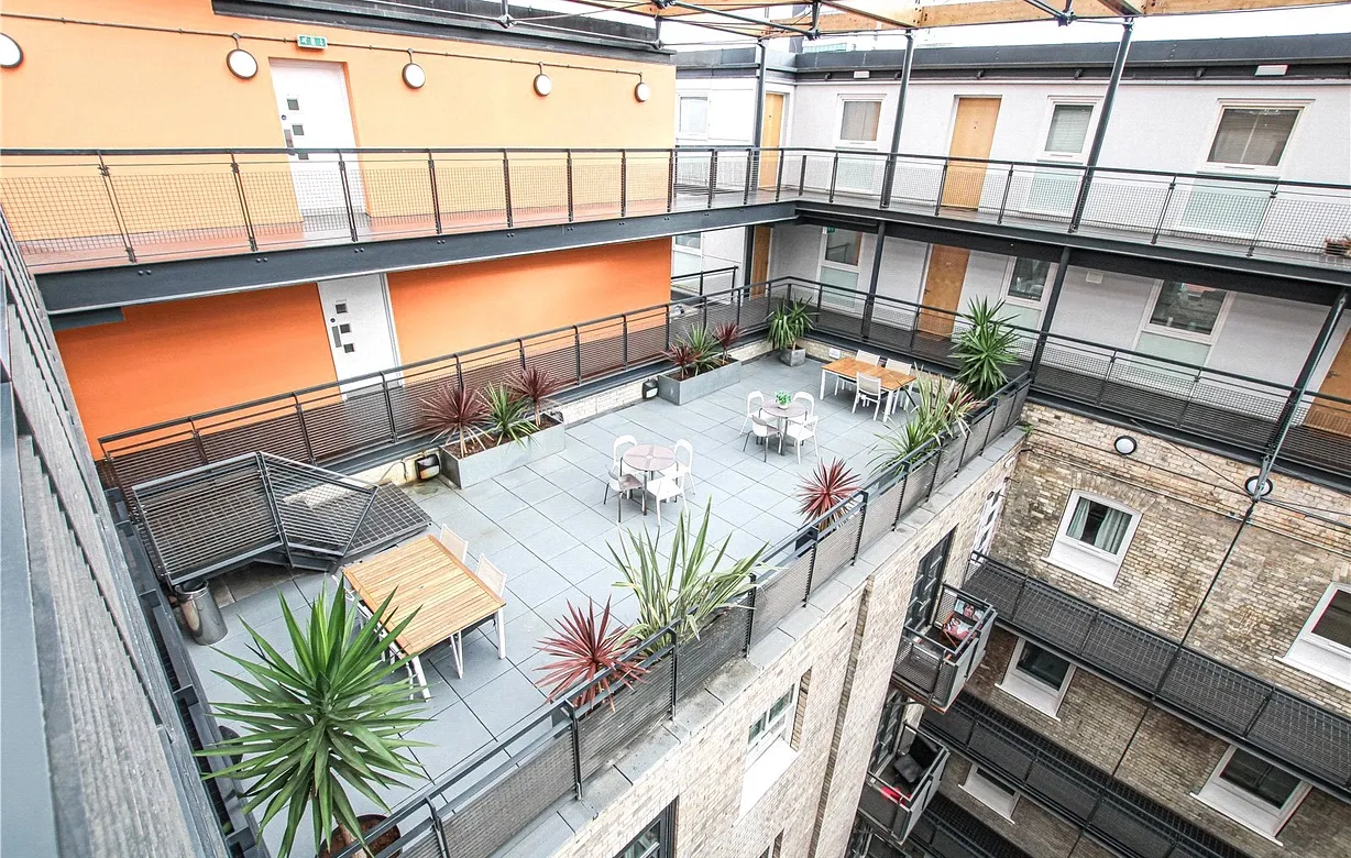 2 bedroom apartment to rent - Bentley Hurst