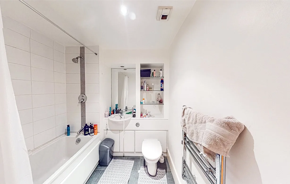 2 bedroom apartment to rent - Bentley Hurst