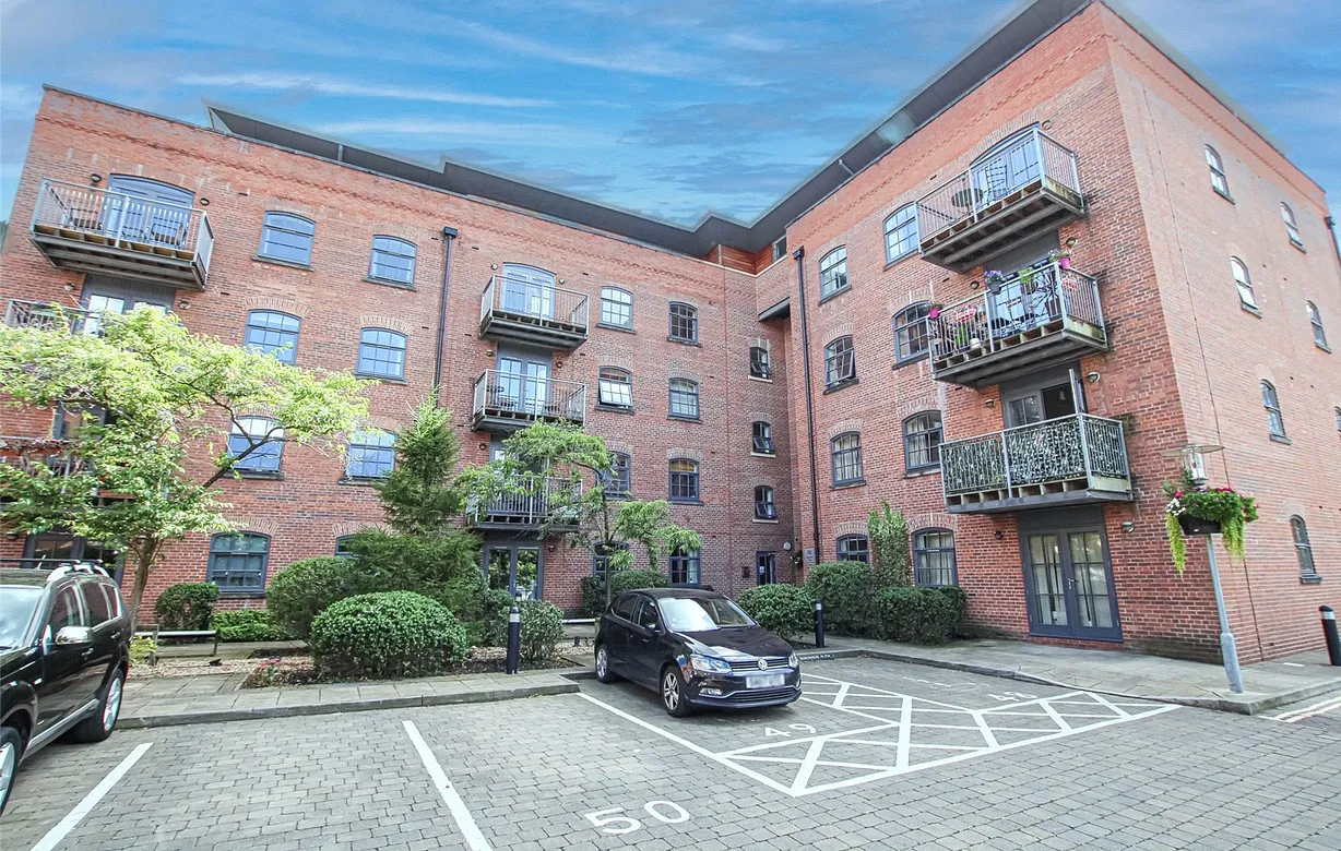 2 bedroom apartment to rent - Bentley Hurst