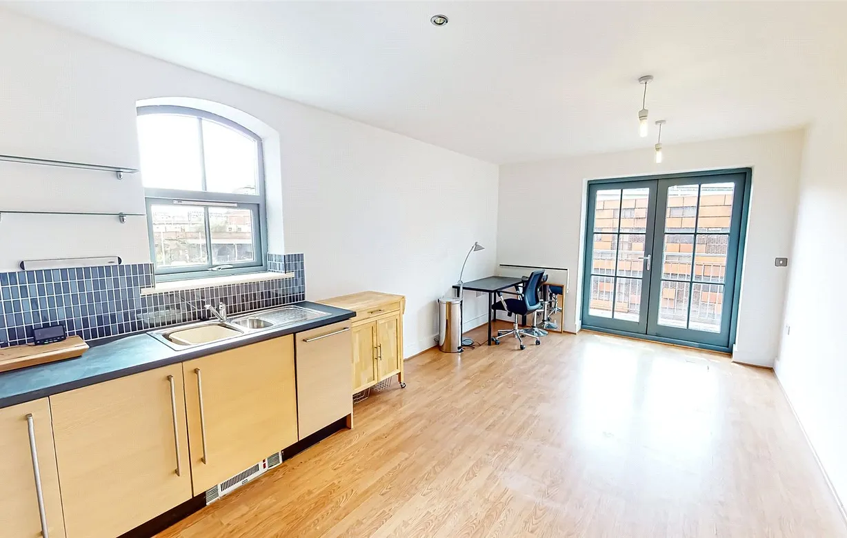 2 bedroom apartment to rent - Bentley Hurst