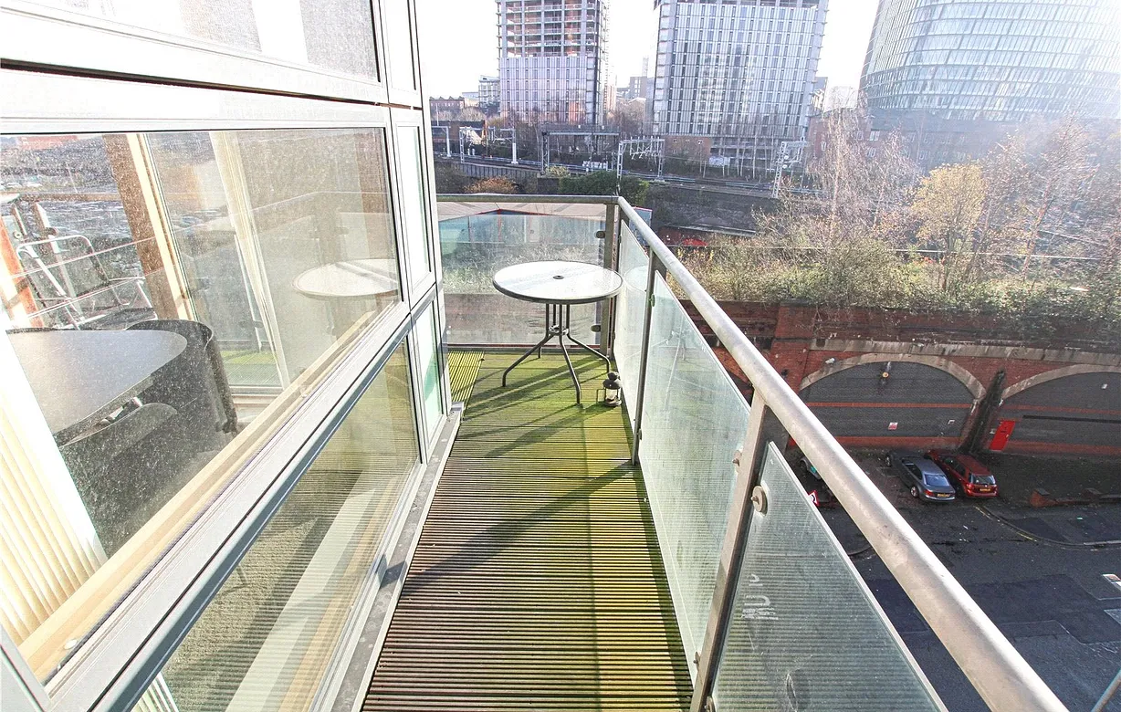 2 bedroom apartment to rent - Bentley Hurst