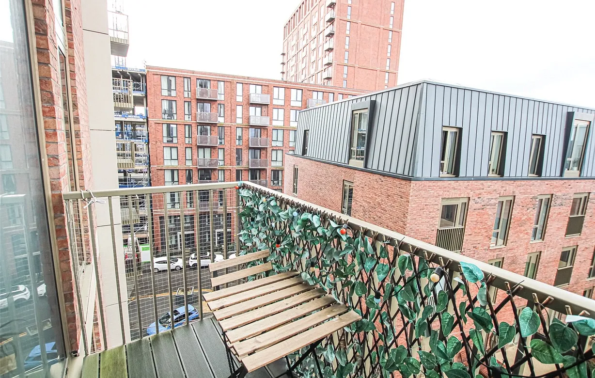 2 bedroom apartment to rent - Bentley Hurst