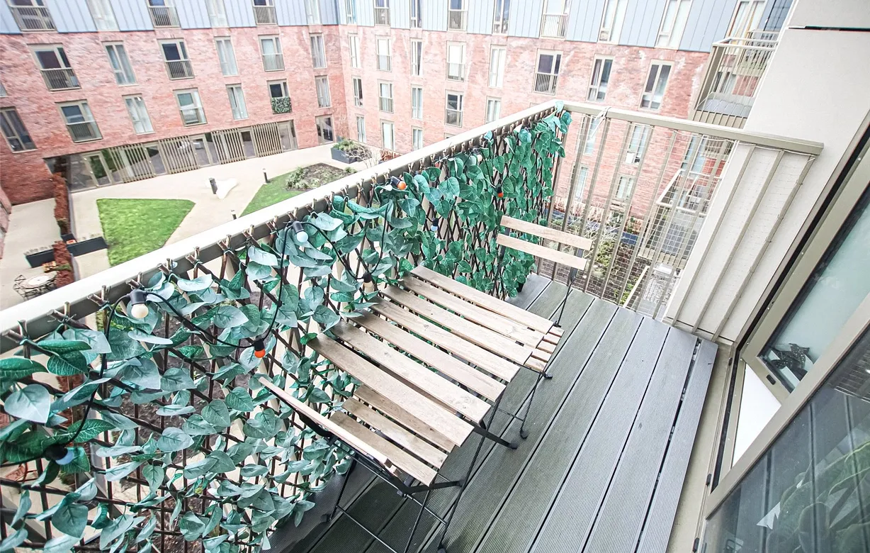 2 bedroom apartment to rent - Bentley Hurst