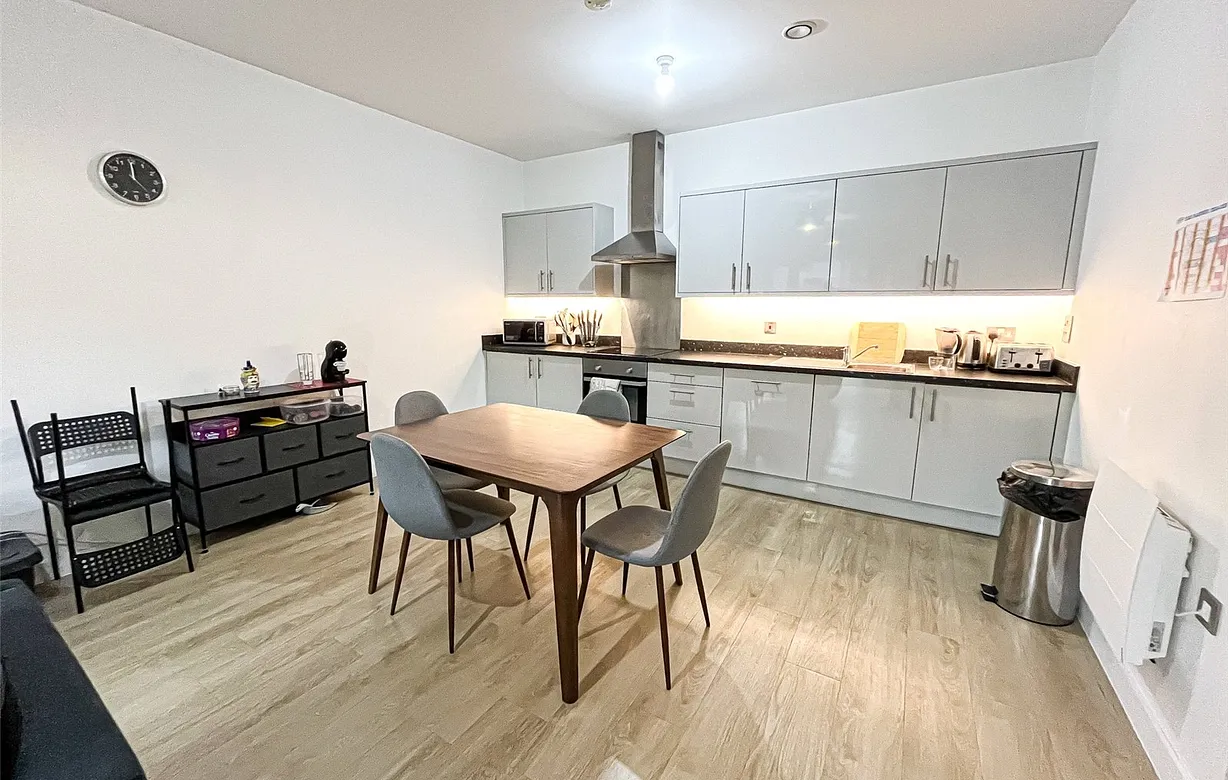 2 bedroom apartment to rent - Bentley Hurst