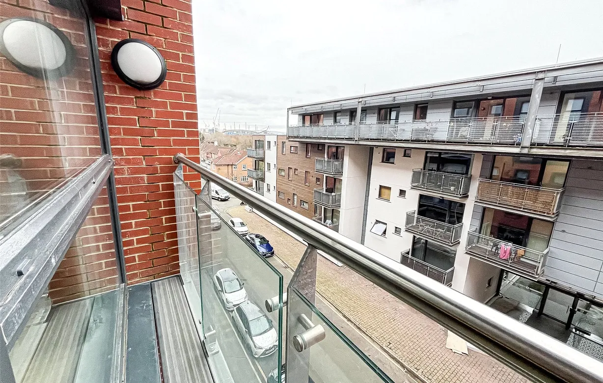 2 bedroom apartment to rent - Bentley Hurst