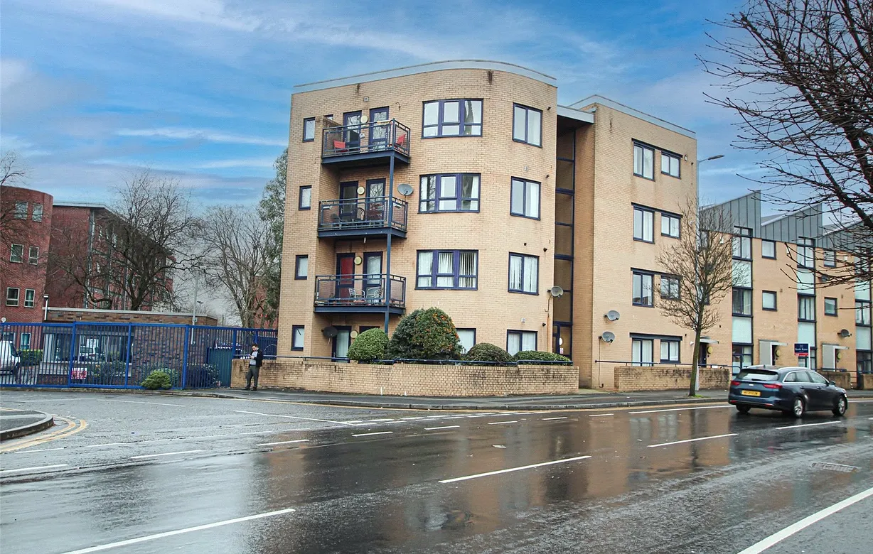 2 bedroom apartment to rent - Bentley Hurst