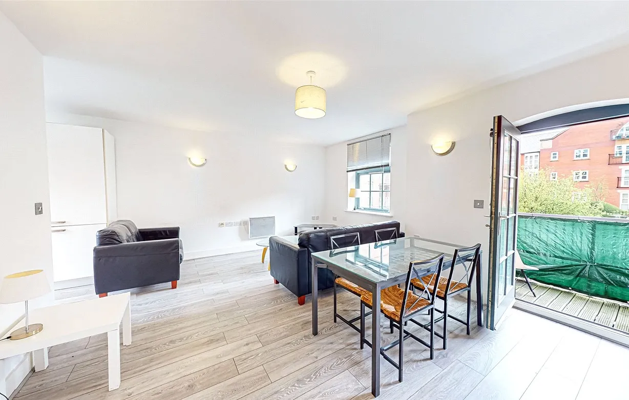 2 bedroom apartment to rent - Bentley Hurst
